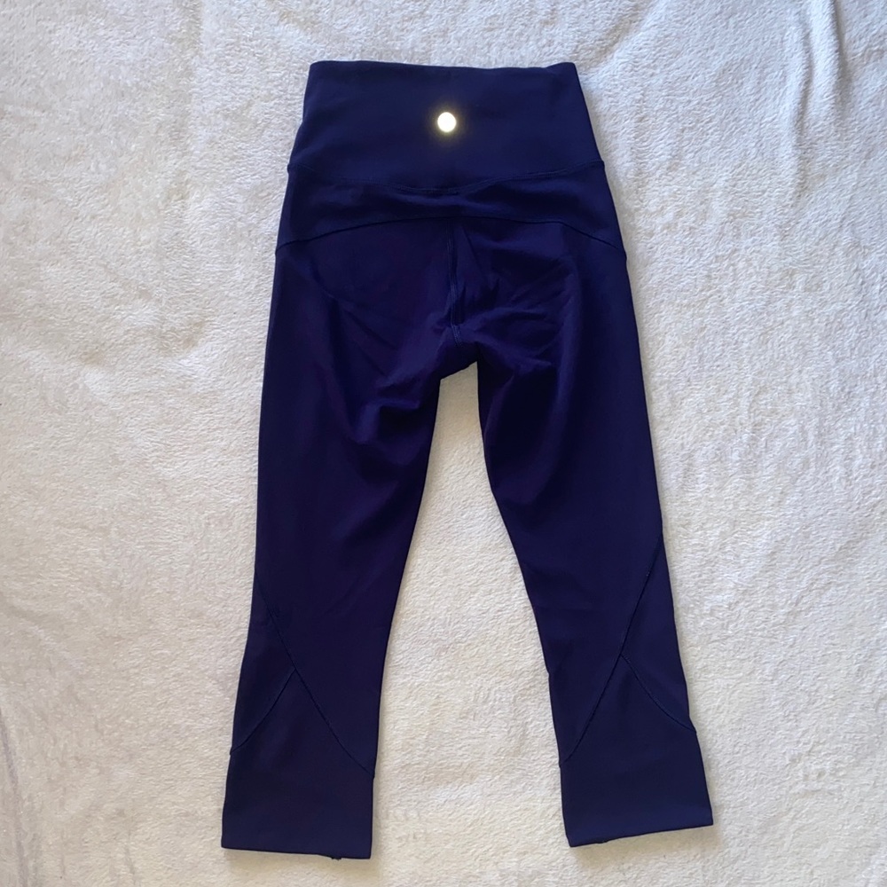 ❌SOLD❌Lululemon In Movement Crop *Everlux 19"
Aeon Size 2